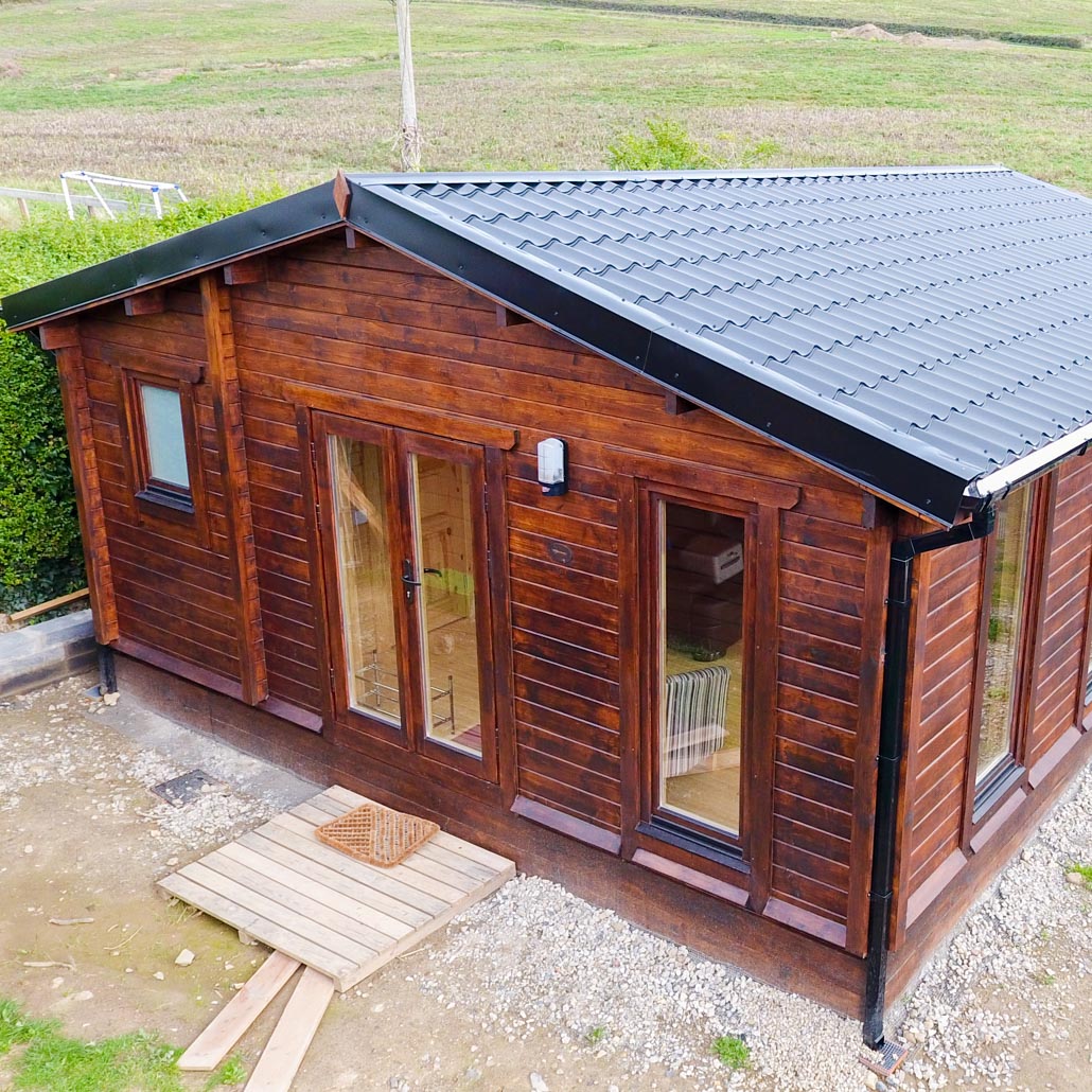 Loghouse.ie log cabin. Top quality log house products.