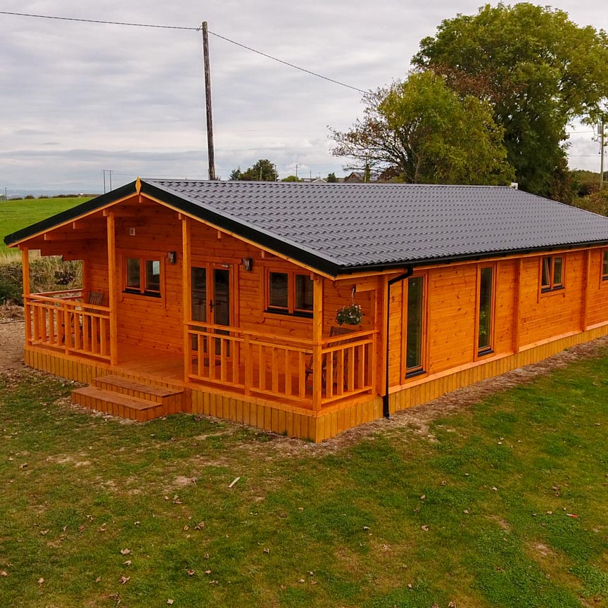 Loghouse.ie log cabin. Top quality log house products.