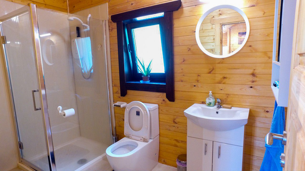 Three Bedroom Log Cabin Super Insulated Bathroom